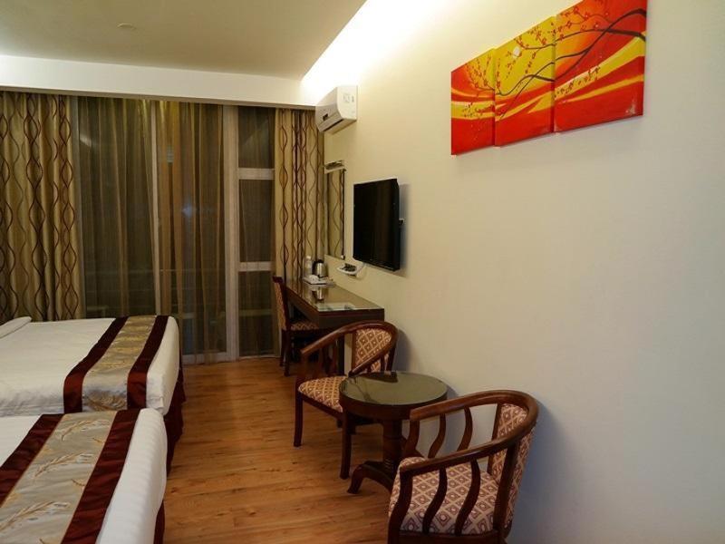 Nova Kuching Hotel Экстерьер фото