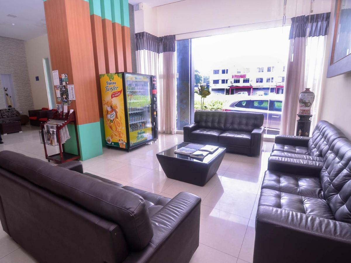 Nova Kuching Hotel Экстерьер фото