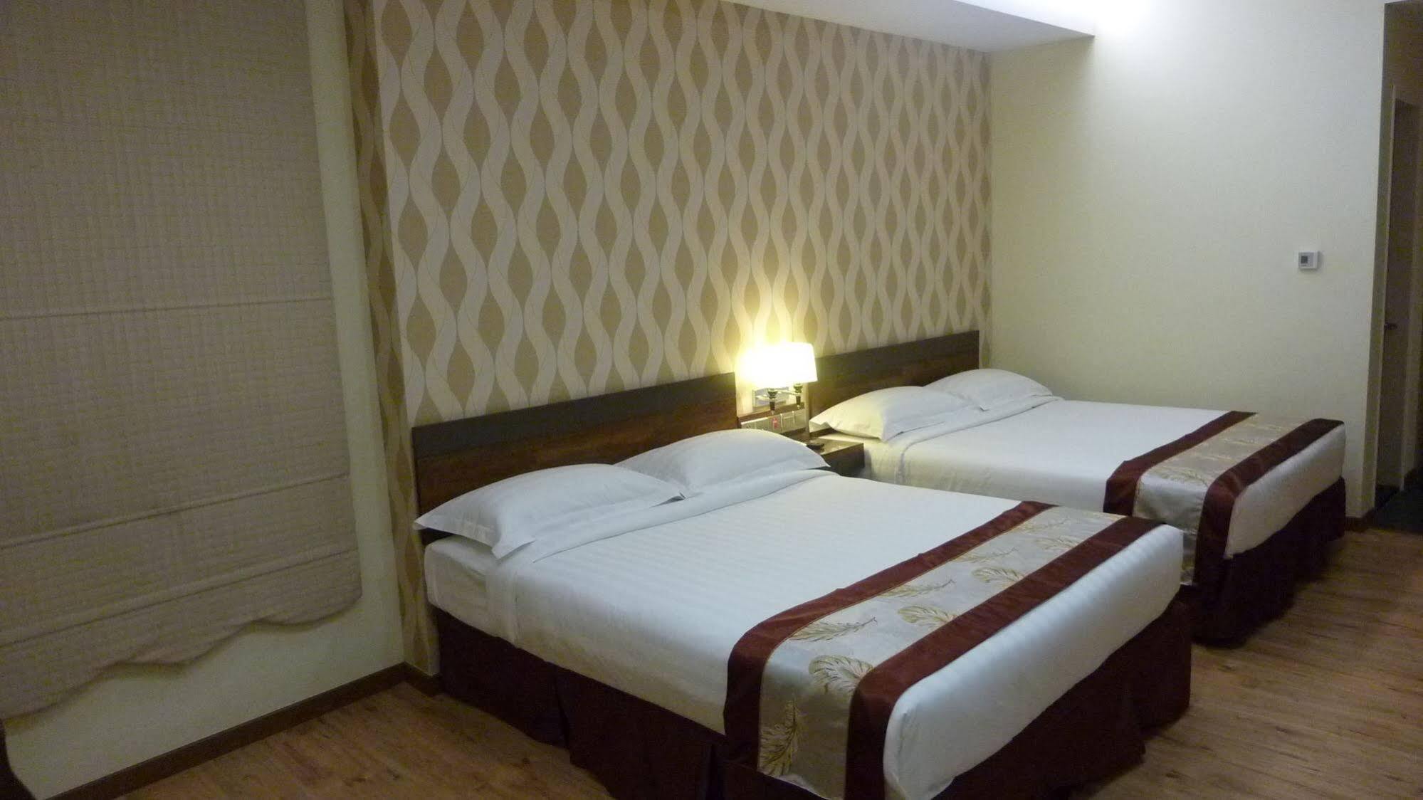 Nova Kuching Hotel Экстерьер фото